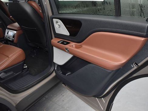 New 2025 Lincoln Aviator Reserve w/ Equipment Group 201A image 17