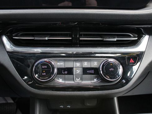 Used 2024 Buick Envista Sport Touring w/ Convenience I Package FWD image 33