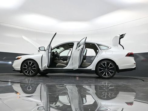 Used 2024 Honda Accord Touring image 39