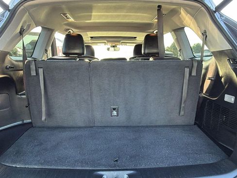 Used 2019 Toyota Highlander SE w/ Nightshade Edition image 10