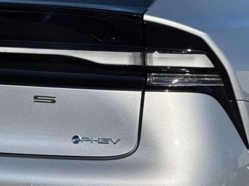 New 2026 Toyota Prius Plug-In Hybrid image 25