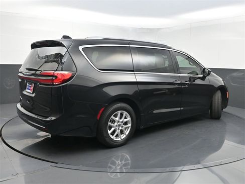 Used 2021 Chrysler Pacifica Touring-L image 26