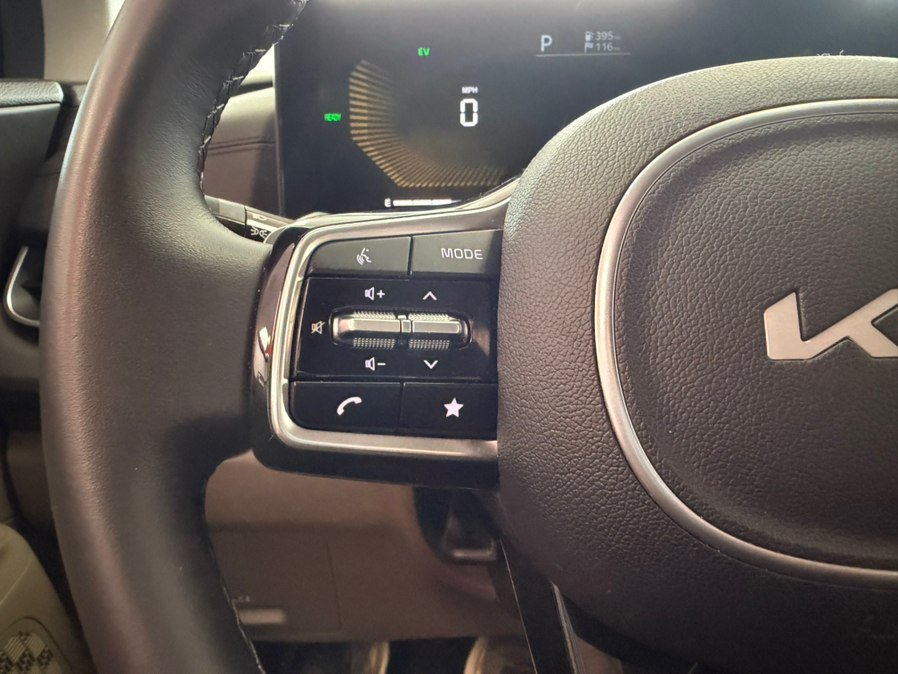 Used 2025 Kia Carnival EX FWD image 62