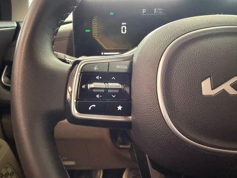 Used 2025 Kia Carnival EX FWD image 62
