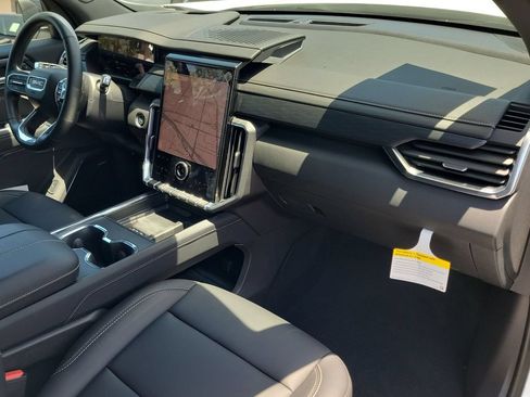 Used 2026 GMC Acadia Elevation w/ Elevation Premium Package FWD image 29