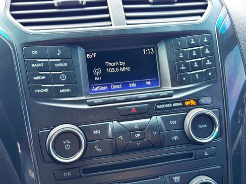 Used 2017 Ford Explorer XLT image 28