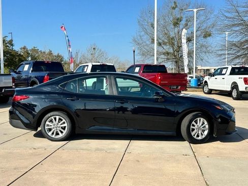 Used 2025 Toyota Camry LE image 5