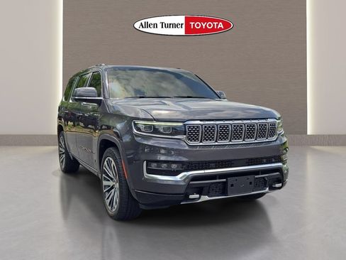 Used 2022 Jeep Grand Wagoneer Series III w/ HD Trailer Tow Package AWD/4WD image 2