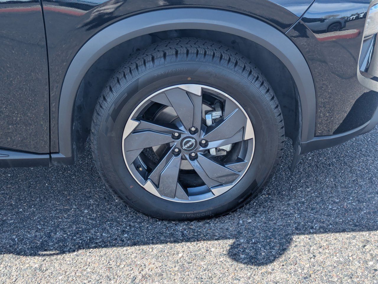 Certified 2025 Nissan Rogue SV AWD/4WD image 9