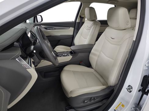 Used 2025 Cadillac XT5 Premium Luxury w/ Technology Package AWD/4WD image 18