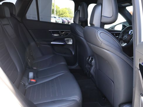 Used 2025 Mercedes-Benz GLC 300 image 26
