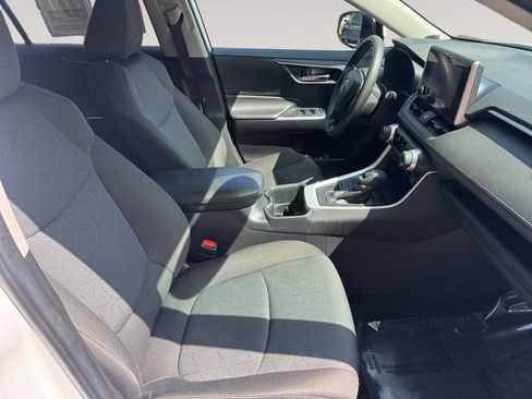 Used 2025 Toyota RAV4 XLE AWD/4WD image 15