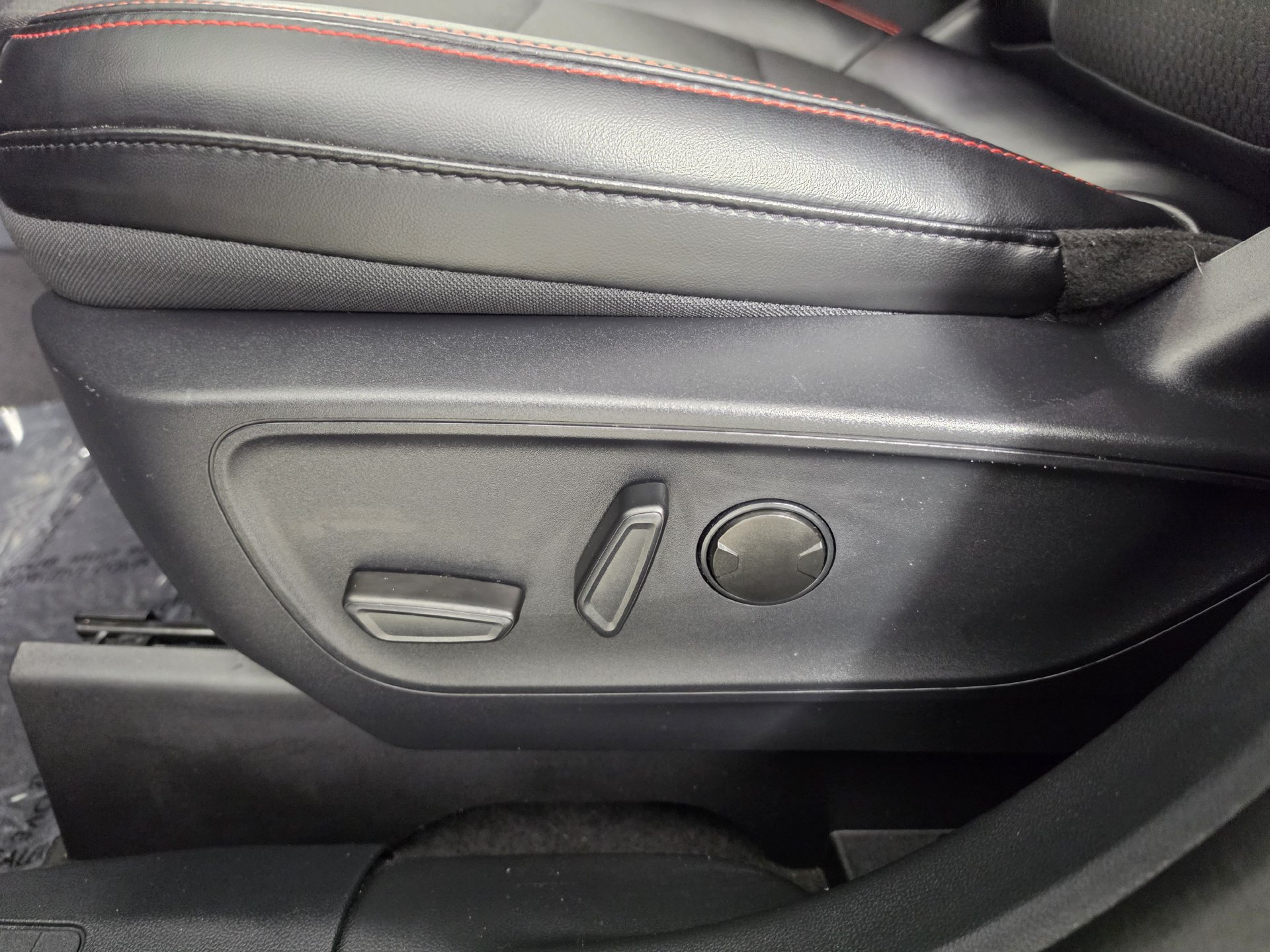 Used 2025 Ford Escape ST-Line w/ Equipment Group 301A FWD image 5