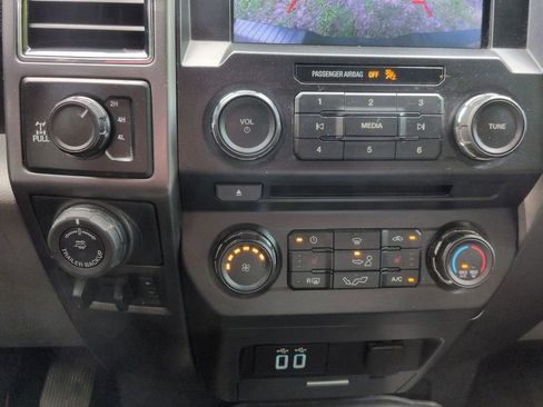 Used 2018 Ford F150 XLT w/ Equipment Group 302A Luxury AWD/4WD image 19