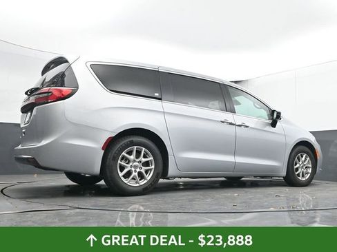 Used 2024 Chrysler Pacifica Touring-L FWD image 52