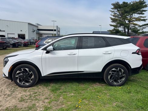 Used 2024 Kia Sportage SX image 2
