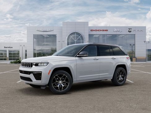 New 2026 Jeep Grand Cherokee Summit AWD/4WD image 2