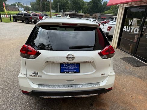 Used 2018 Nissan Rogue SV w/ Premium Package FWD image 5