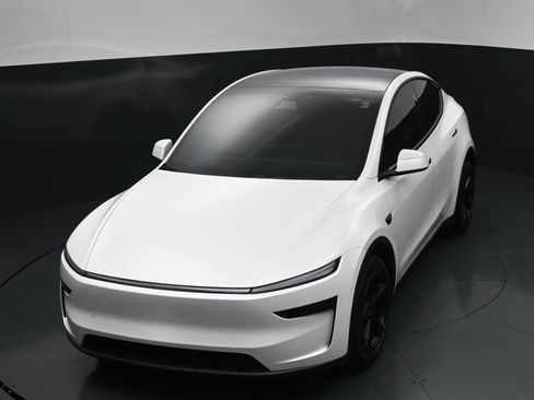 Used 2026 Tesla Model Y AWD image 25