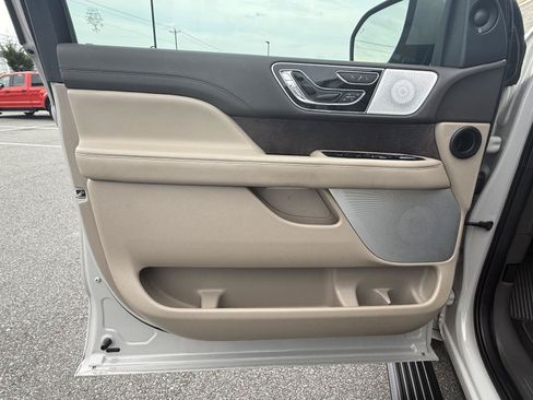 Used 2022 Lincoln Navigator L Reserve RWD image 18