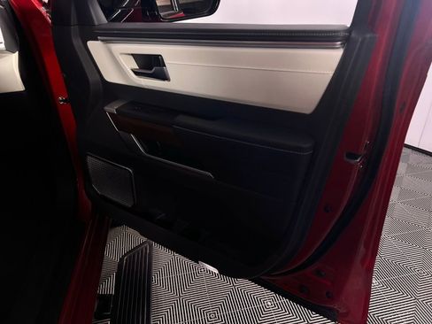 Used 2025 Toyota Sequoia Capstone image 33