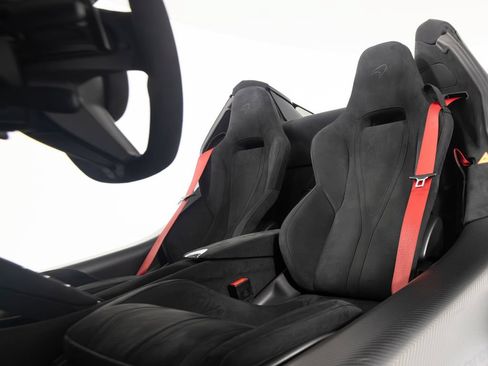 Used 2025 McLaren 750S Spider RWD image 36