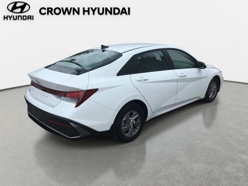 Used 2024 Hyundai Elantra SE FWD image 4