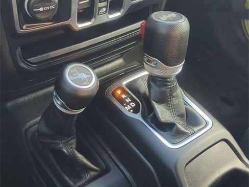 Used 2023 Jeep Wrangler Sport S image 17