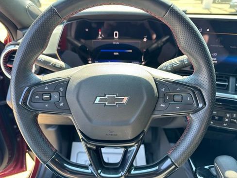 Used 2025 Chevrolet Trax RS w/ Driver Confidence Package FWD image 17