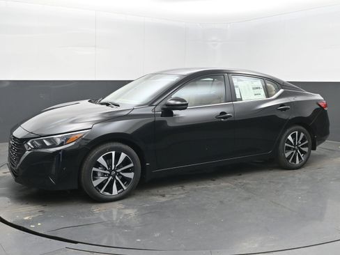 New 2025 Nissan Sentra SV w/ SV Premium Package image 4