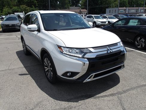 Used 2020 Mitsubishi Outlander AWD image 1