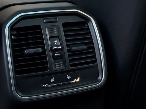 Certified 2026 Porsche Macan image 23