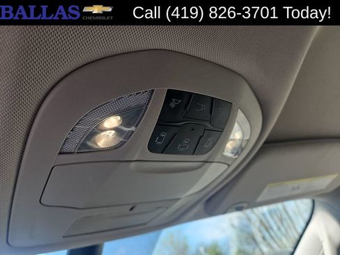 Used 2024 Chrysler Pacifica Touring-L FWD image 19