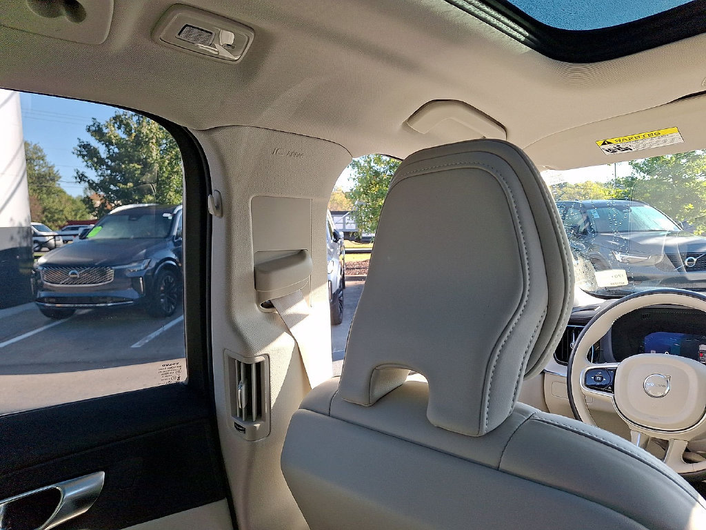 Certified 2026 Volvo XC60 B5 Ultra AWD/4WD image 15