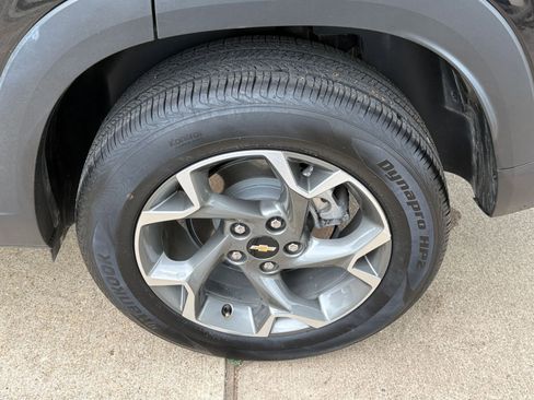 Used 2025 Chevrolet Trax LT FWD image 30