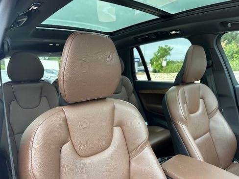 Certified 2023 Volvo XC90 B6 Core w/ Climate Package image 11