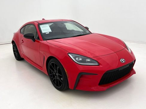 Used 2023 Toyota GR86 Premium w/ ALL Weather Mat Package (TMS) image 6