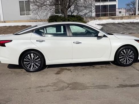 Used 2023 Nissan Altima 2.5 SV image 9