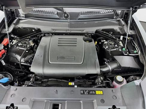 New 2026 Land Rover Defender 110 S image 32