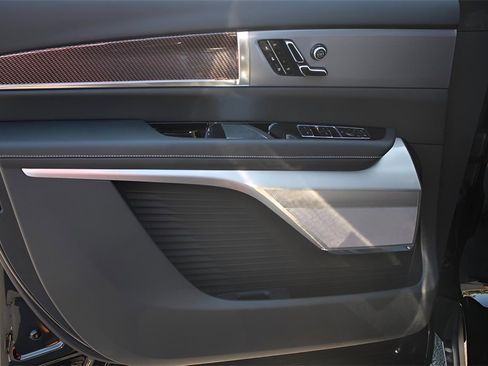 New 2026 Cadillac Vistiq Luxury image 9