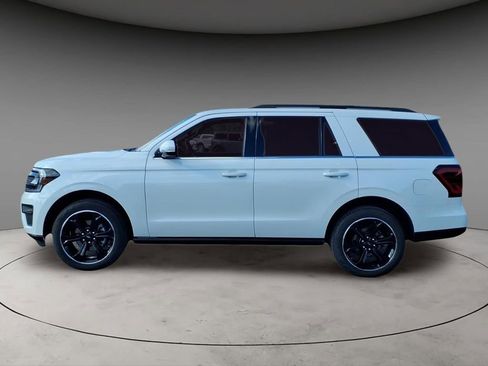 Used 2024 Ford Expedition Limited AWD/4WD image 2