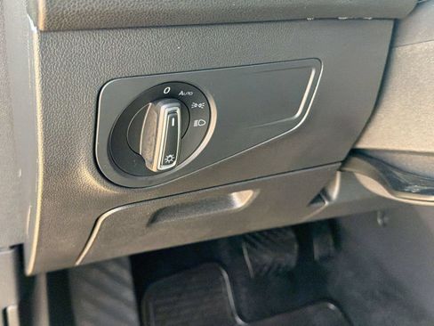 Used 2022 Volkswagen Tiguan SE FWD image 18