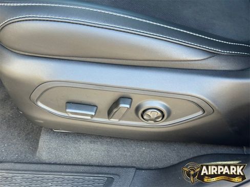 New 2025 Jeep Grand Cherokee Laredo image 17