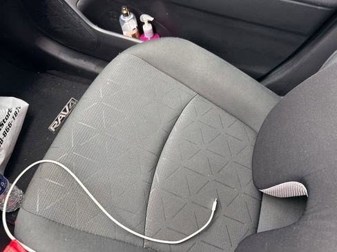 Used 2024 Toyota RAV4 XLE w/ Convenience Package image 7