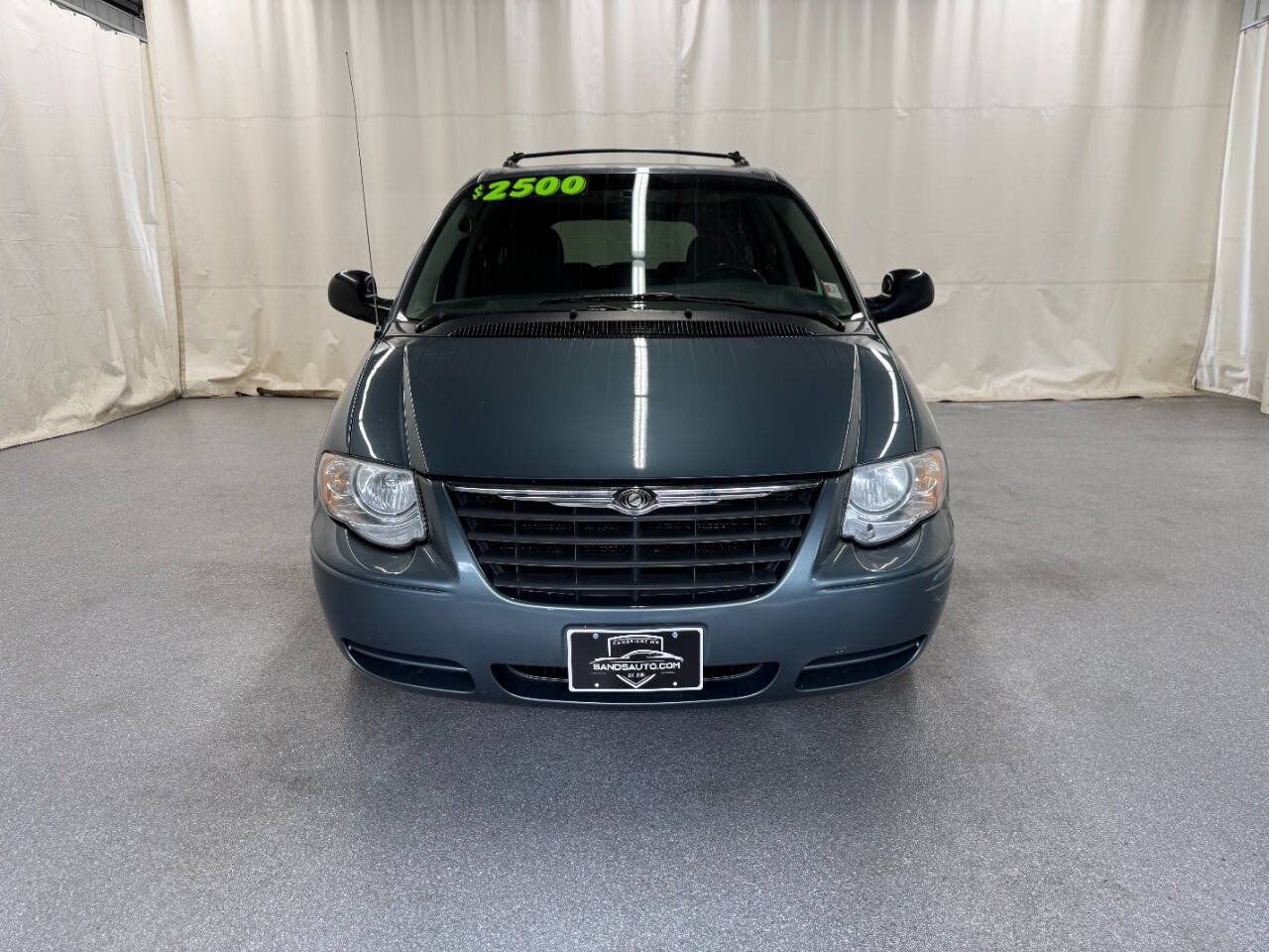 Used 2006 Chrysler Town & Country Touring FWD image 6