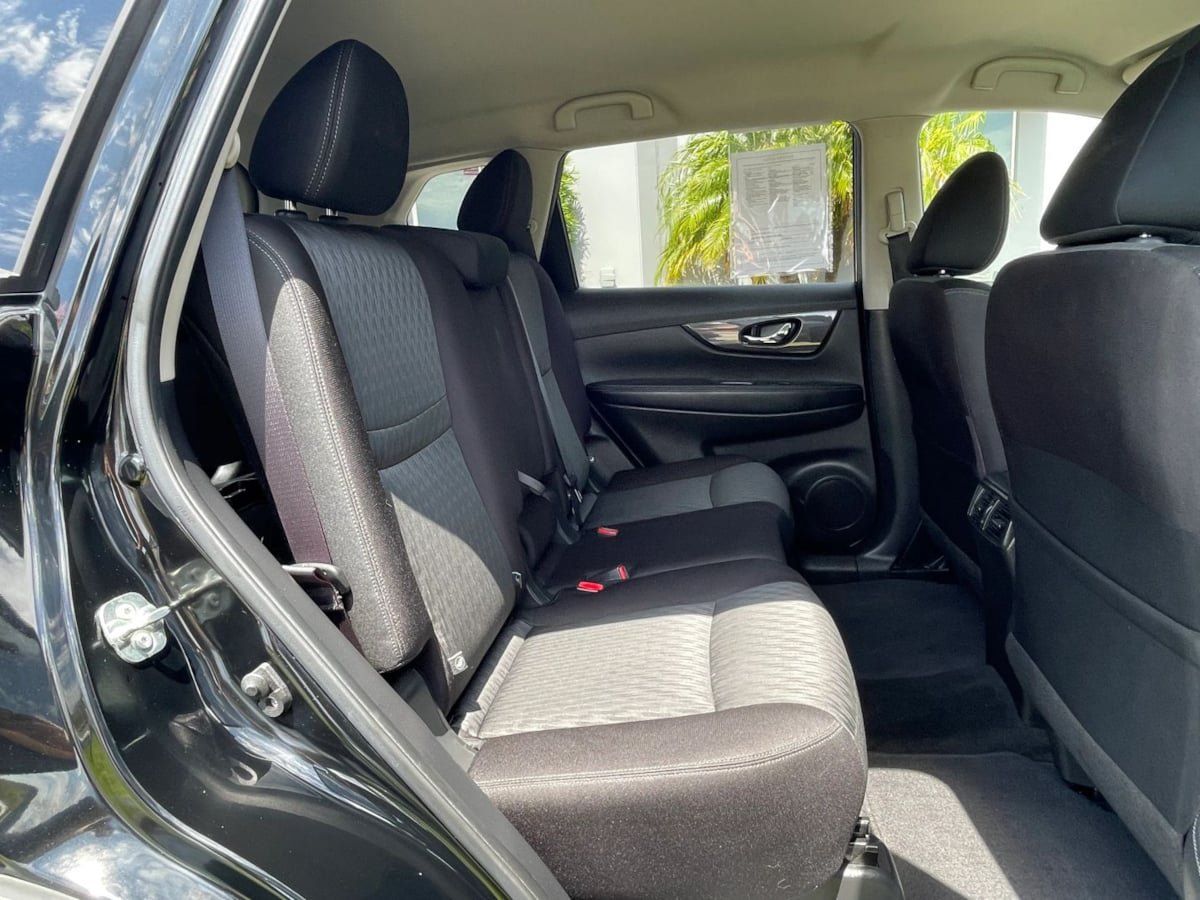 Used 2020 Nissan Rogue SV FWD image 24