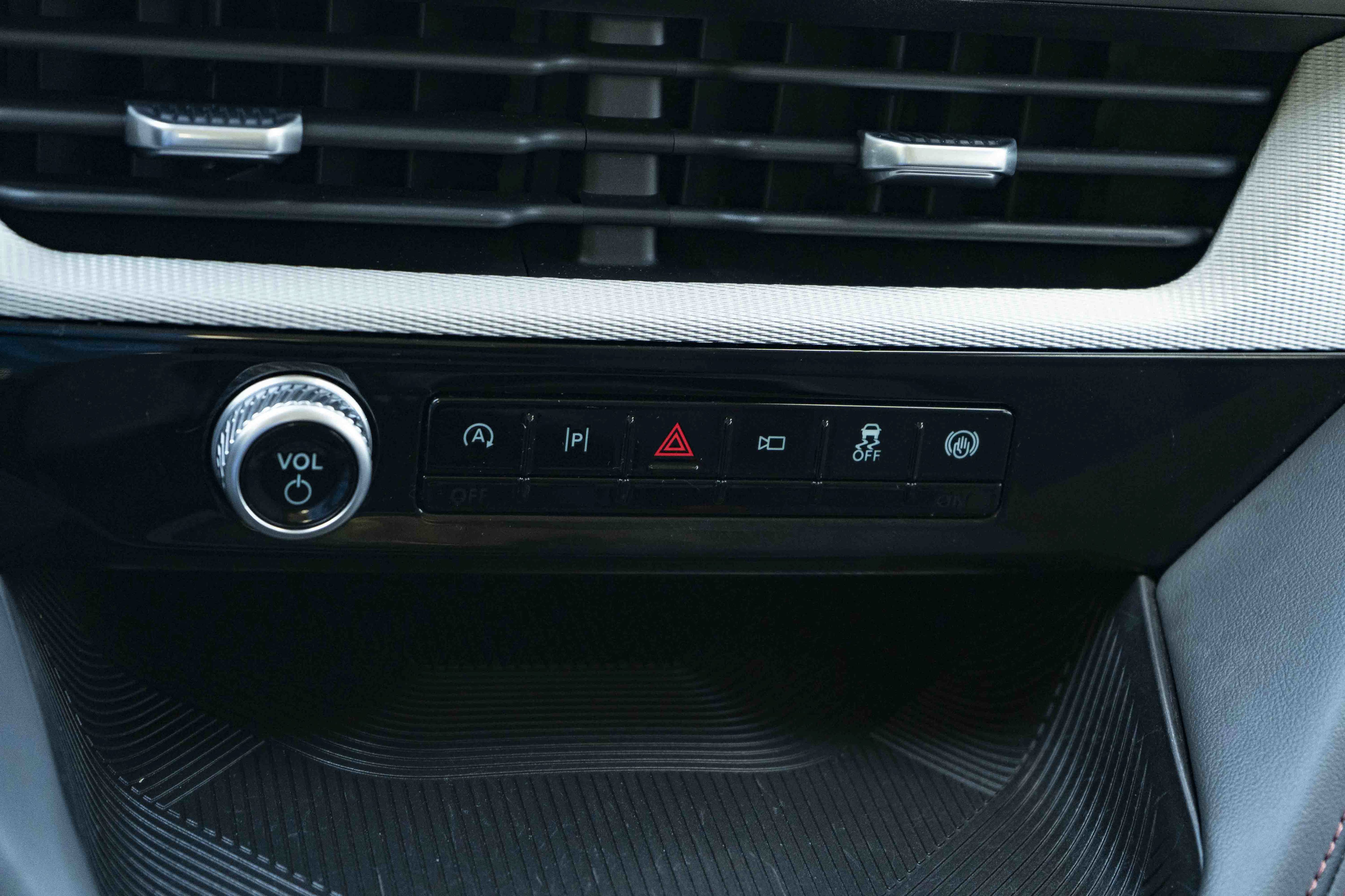 Used 2026 Ford Explorer Active RWD image 30