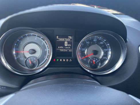 Used 2016 Chrysler Town & Country Touring FWD image 18