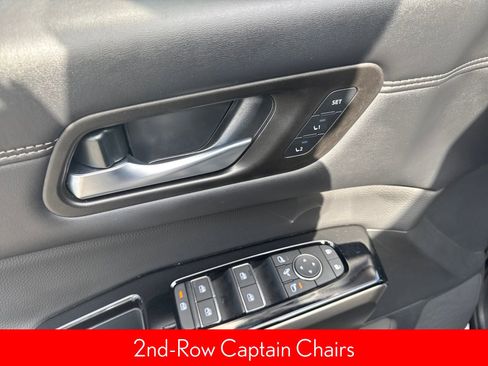 Certified 2025 Nissan Pathfinder Platinum image 12