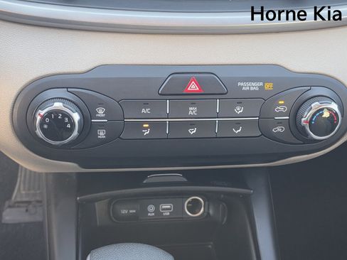 Used 2020 Kia Sorento LX image 17